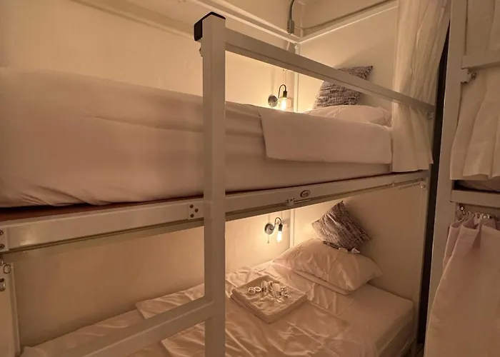 Twenty Two Place Beds Sukhumvit 22 Hotel 2*
