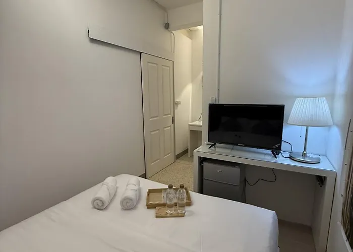 Twenty Two Place Beds Sukhumvit 22 Hotel 2*