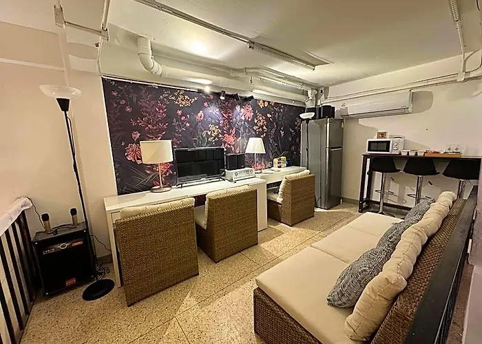 Twenty Two Place Beds Sukhumvit 22 Hotel
